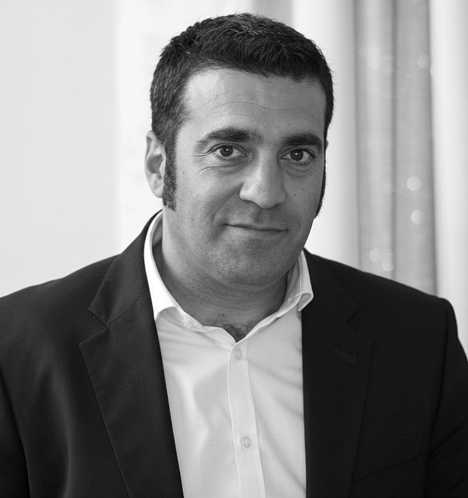 Cem Tikil